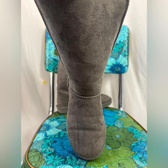 UGG Classic Gray Suede Boots Women’s Size 6 - Picture 13 of 13
